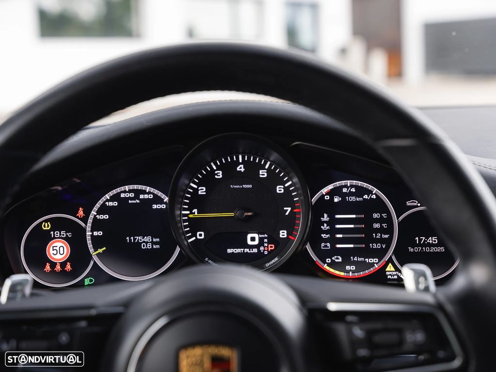 Porsche Panamera 4 E-Hybrid - 16