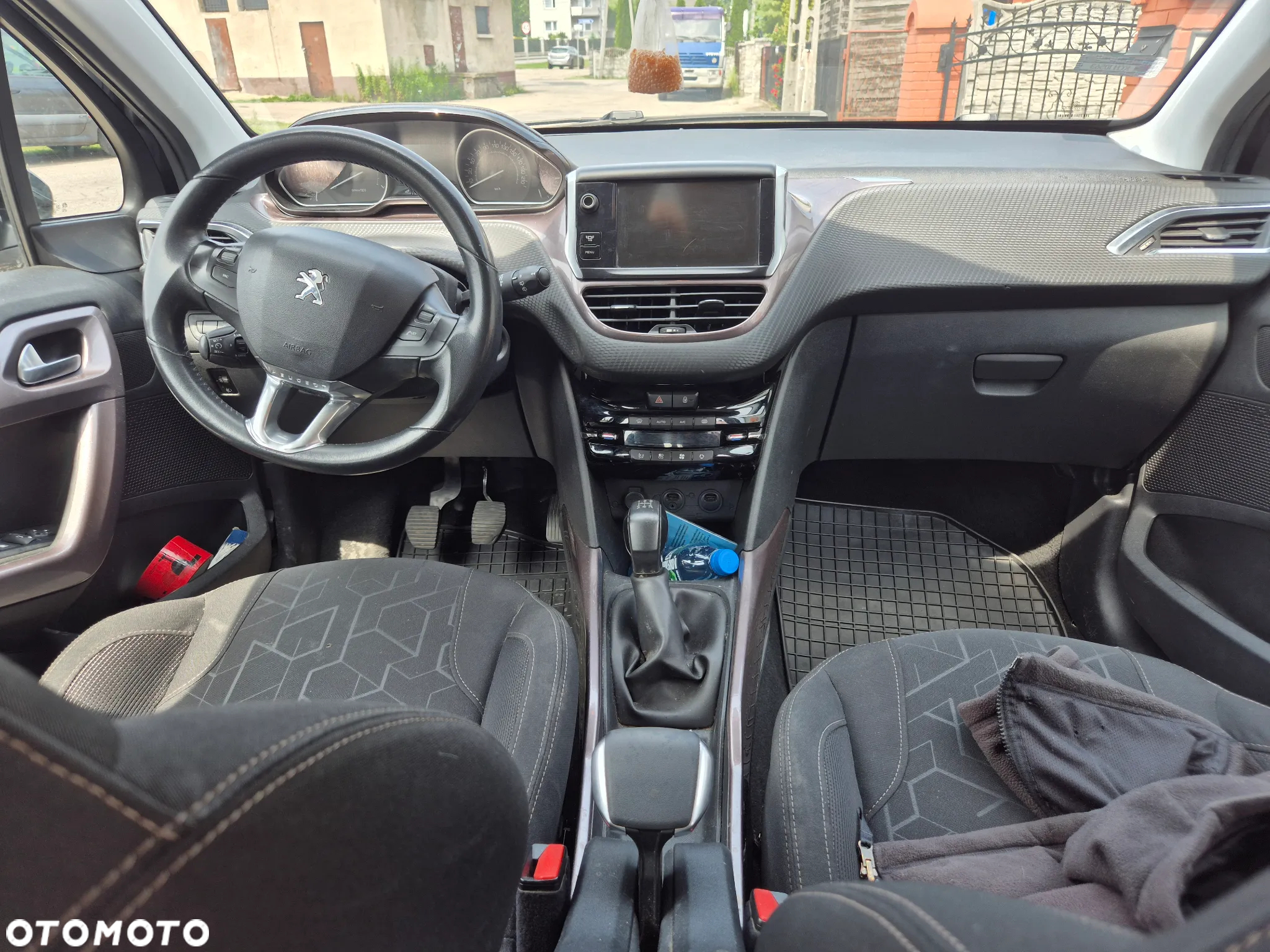 Peugeot 2008 - 8