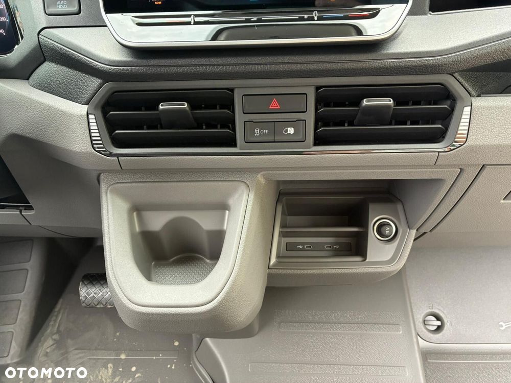Volkswagen Crafter 35 Furgon z wysokim dachem 2,0 177 KM /Automatyczna r. o. 4490 mm - 30