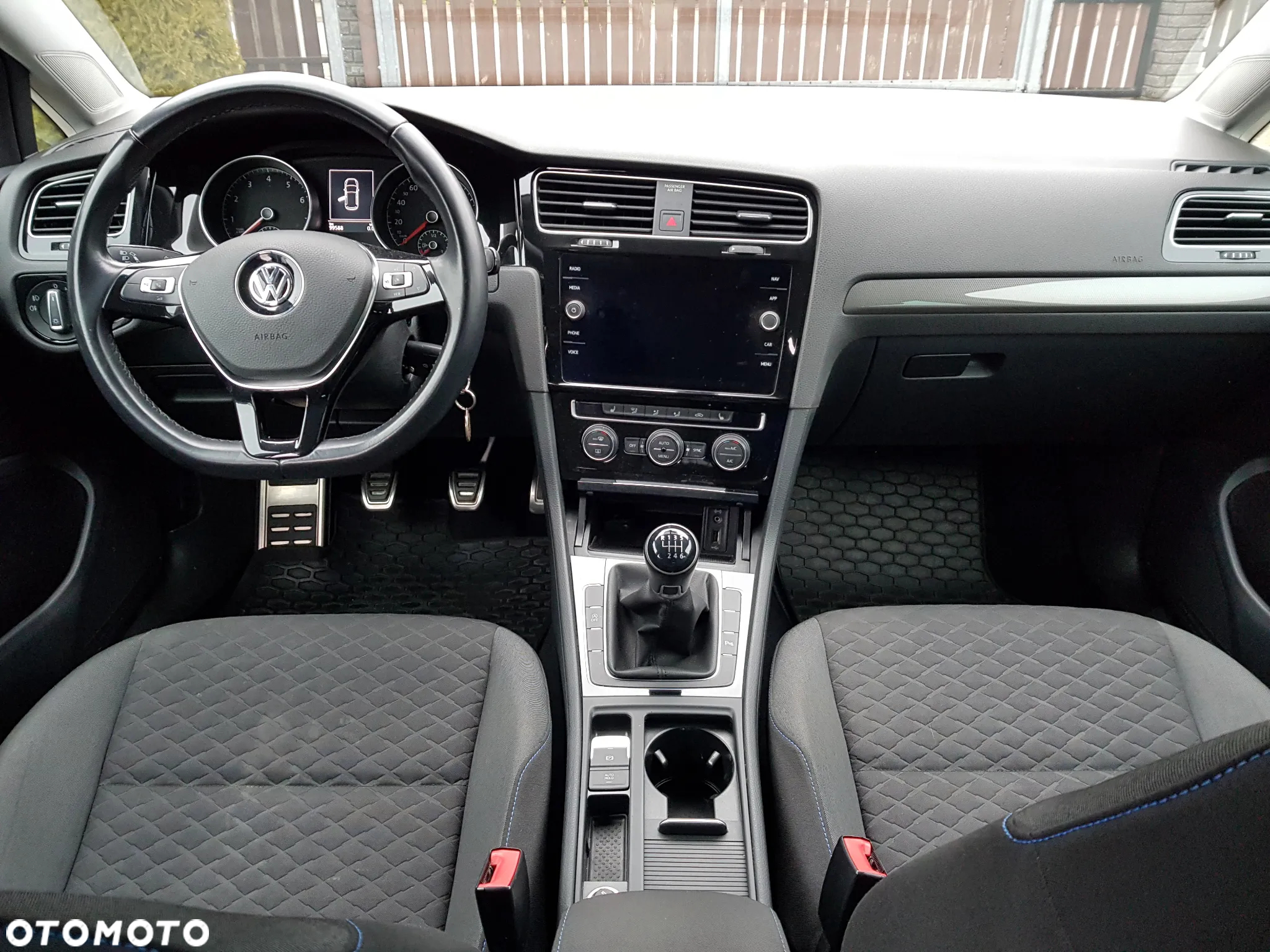 Volkswagen Golf 1.0 TSI BlueMotion Comfortline - 23