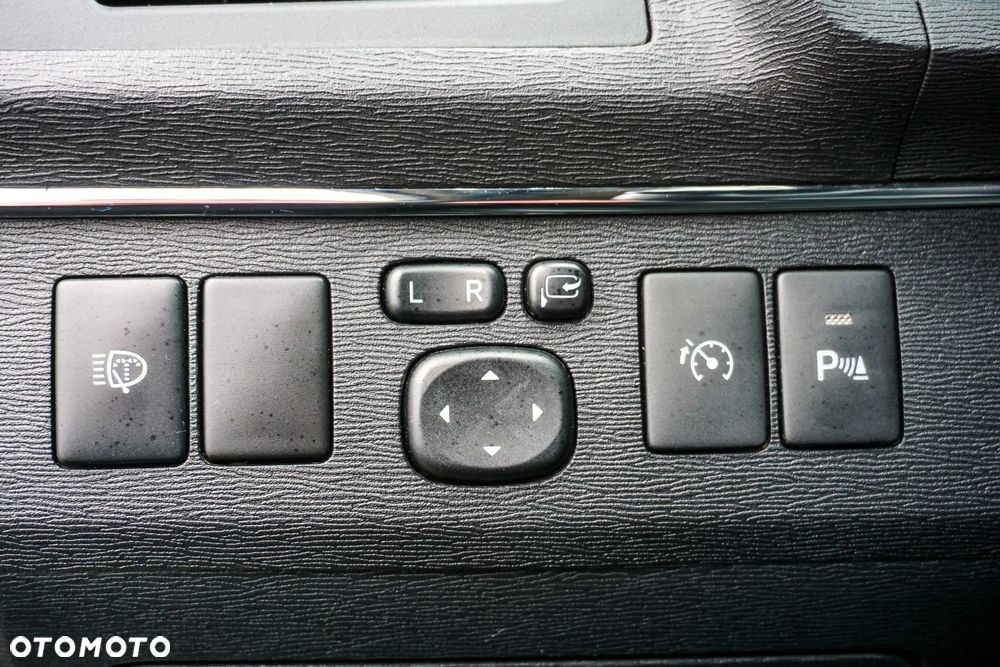 Toyota Avensis 2.0 Prestige NAVI - 24