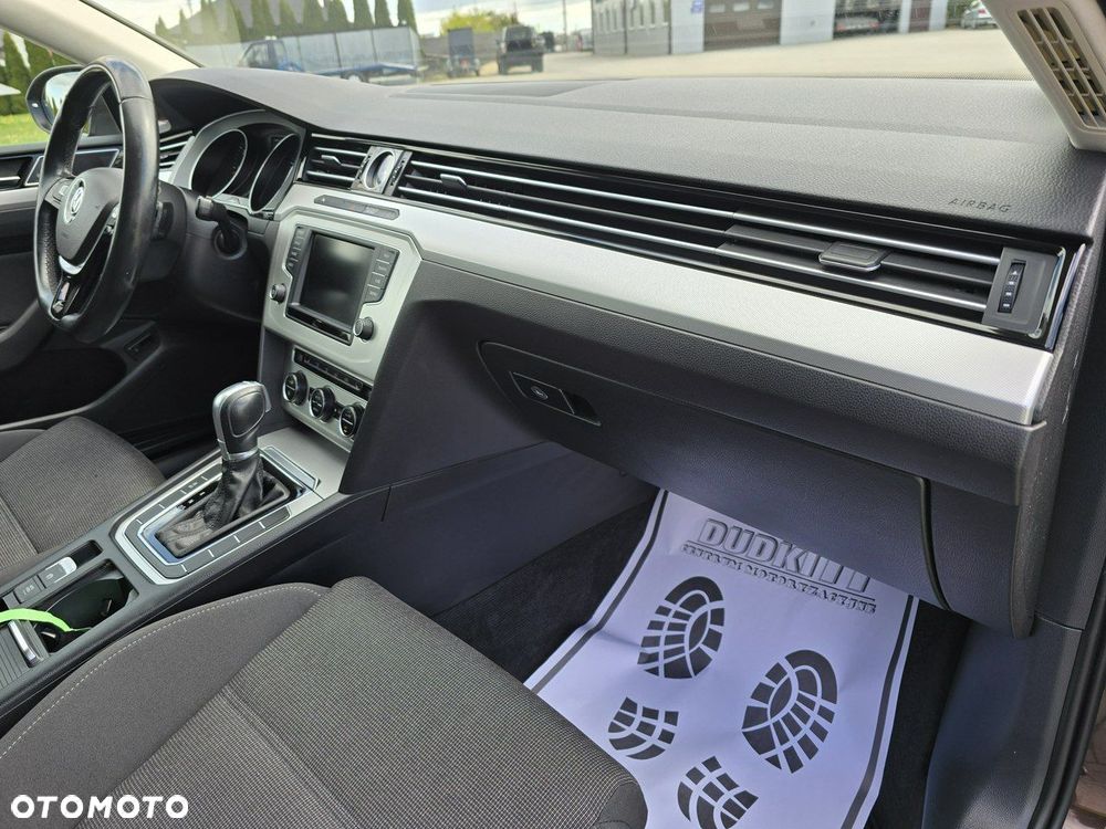 Volkswagen Passat - 26
