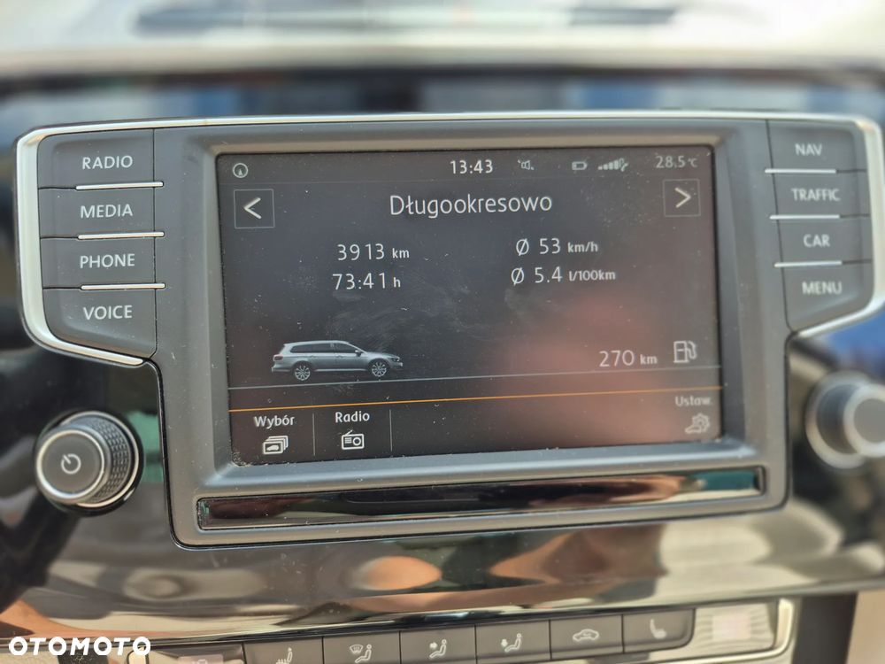 Volkswagen Passat - 12