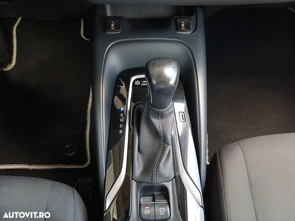Toyota Corolla 1.8 HSD Business - 18