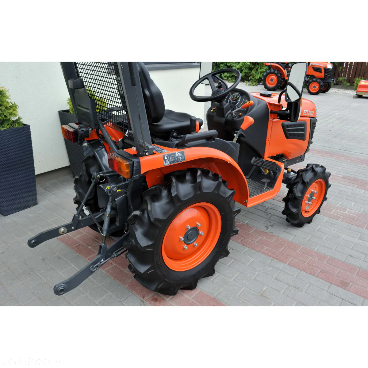 Kubota B1181 - 4x4 - 17KM - 5