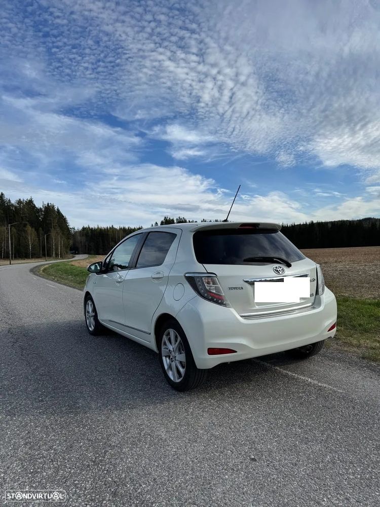 Toyota Yaris 1.5 HSD Comfort+P.Style - 3