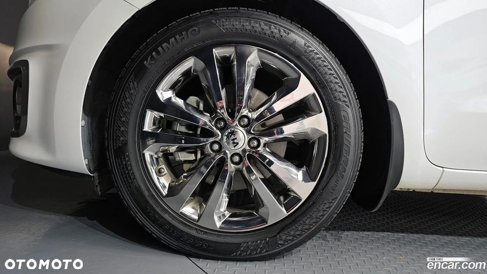 Kia Carnival - 4