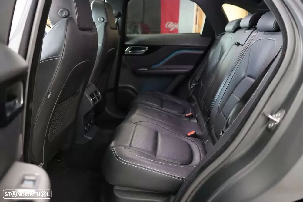Jaguar F-Pace 25d AWD Aut. R-Sport - 34