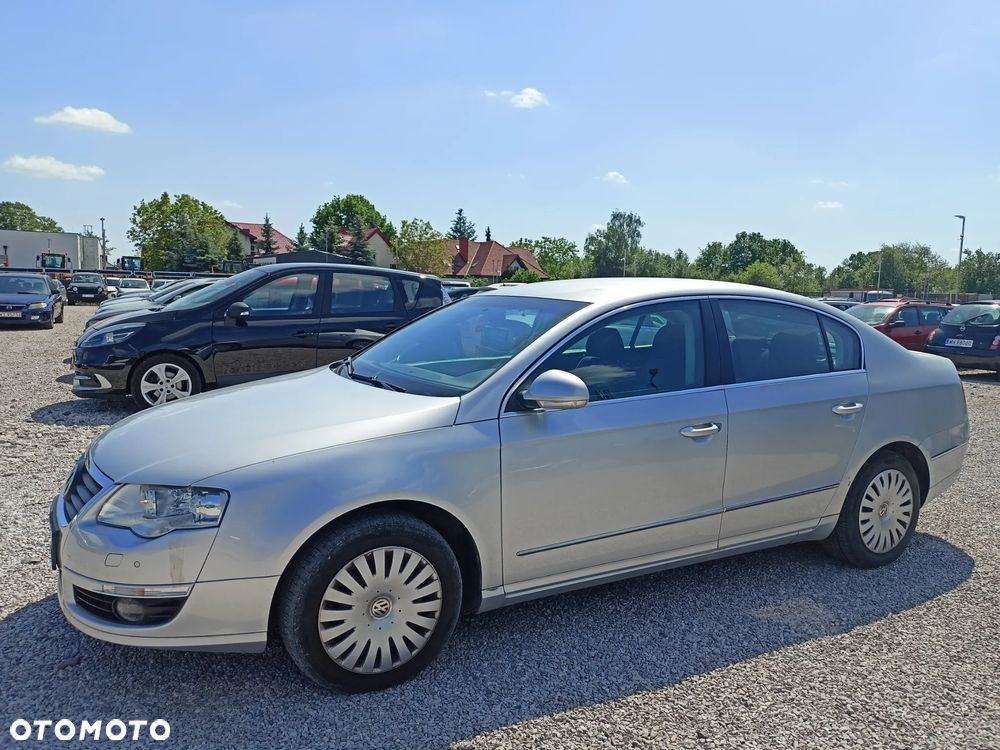 Volkswagen Passat - 1