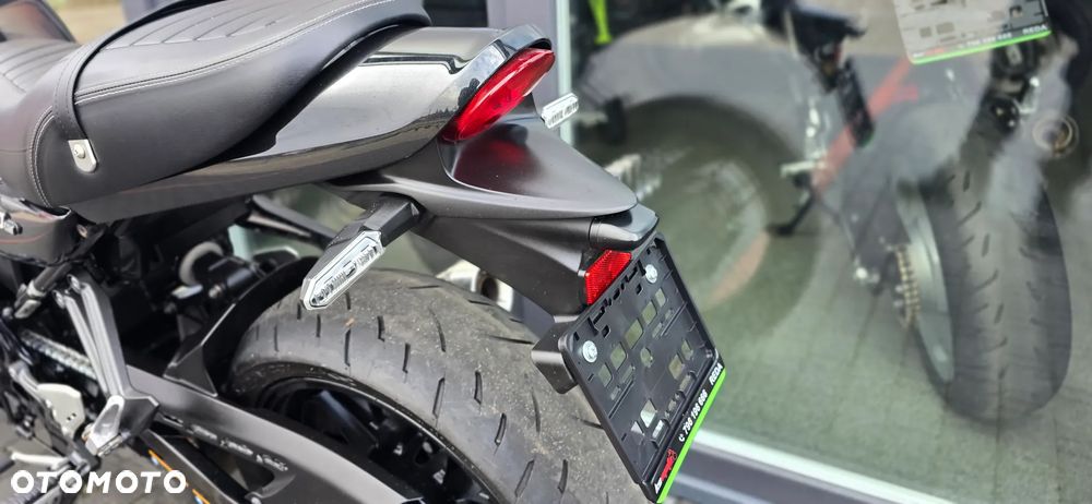 Kawasaki Z 900 RS - 38