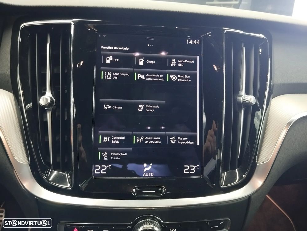 Volvo S60 2.0 T8 PHEV R-Design AWD - 29