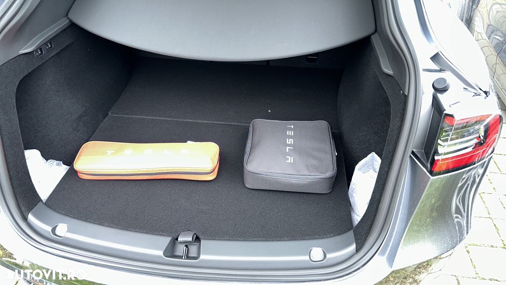 Tesla Model Y AWD Performance - 8