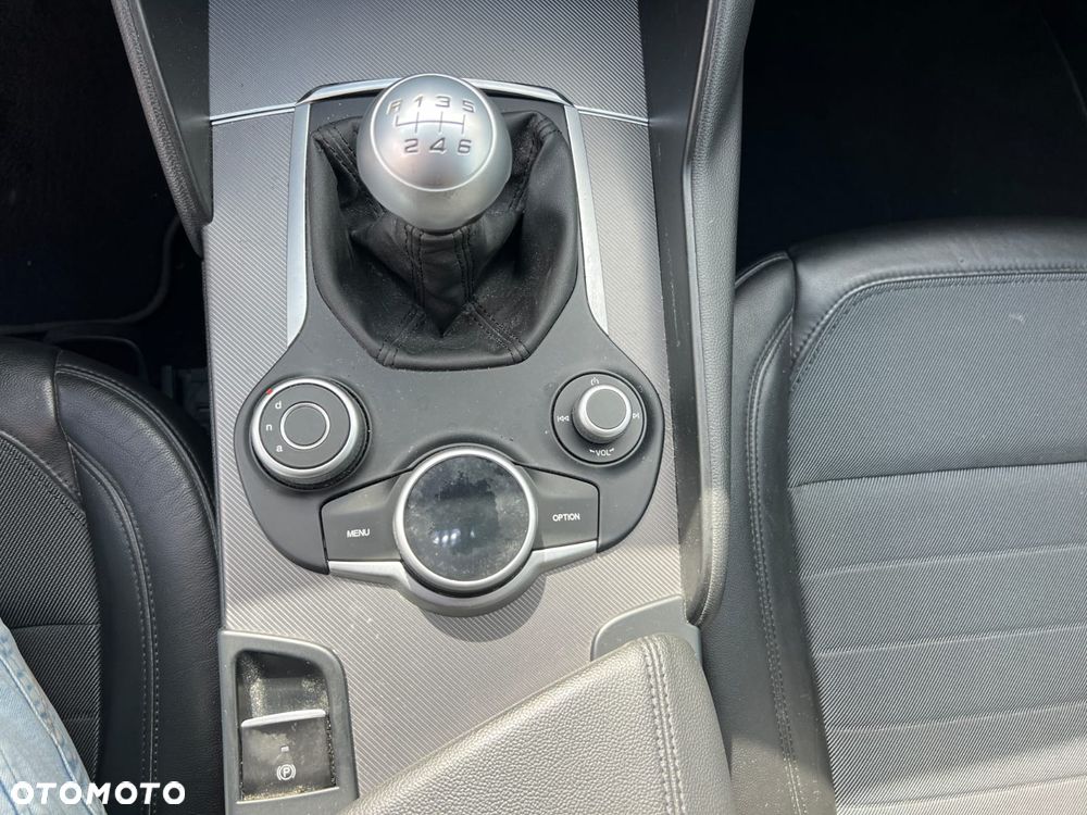 Alfa Romeo Giulia 2.2 - 13