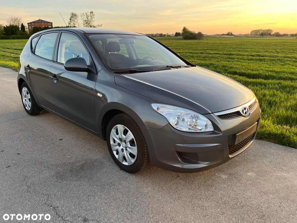 Hyundai i30 1.4 Base + - 24