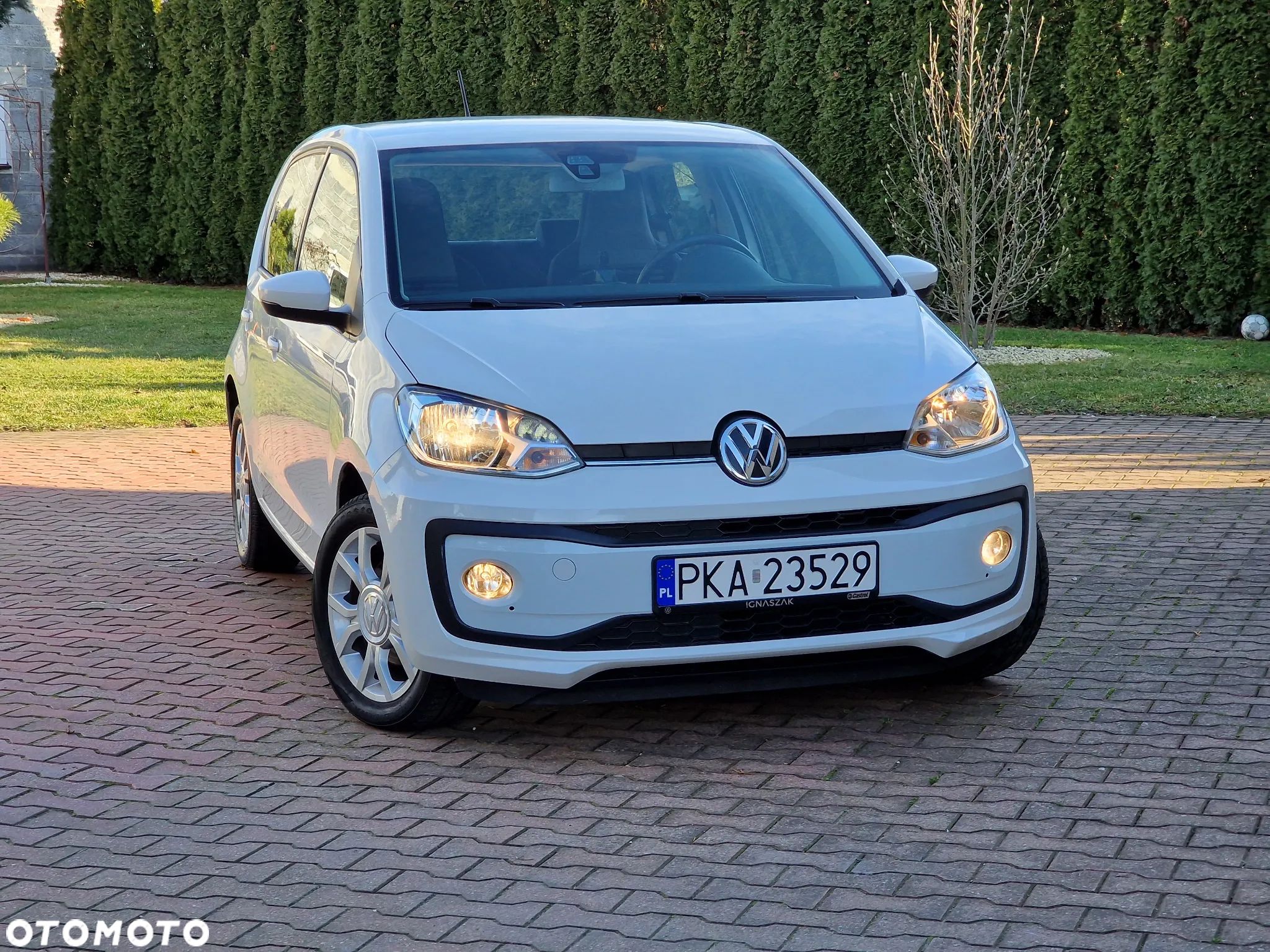 Volkswagen up! (BlueMotion Technology) move - 1