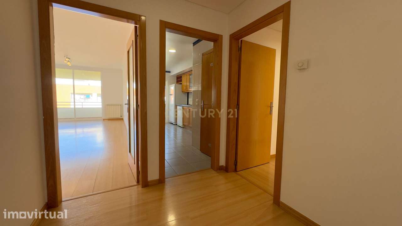 Apartamento T2 em São Domingos de Rana (com 2 parqueamentos) - Grande imagem: 4/23