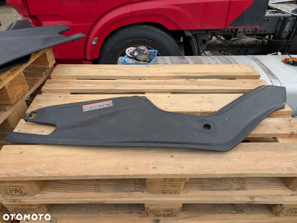 LISTWA OSŁONA MASKOWNICA WANNY PRZÓD TESLA S 100632800E - 1