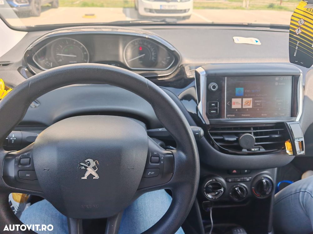 Peugeot 208 1.2 L PureTech Active - 11