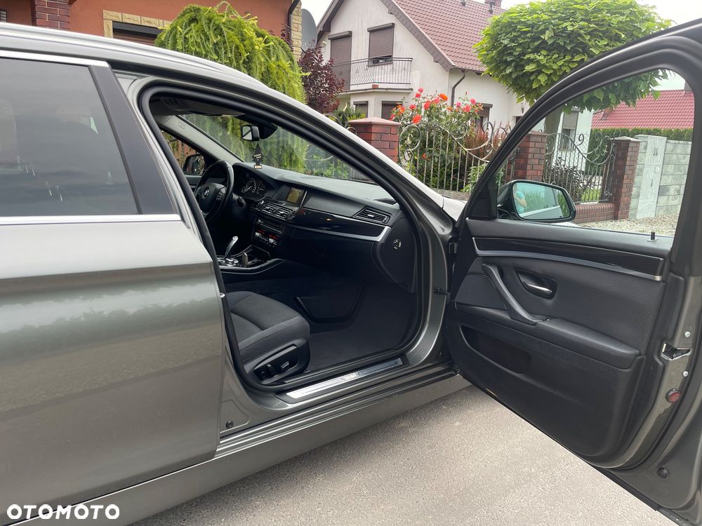 BMW Seria 5 525d Sport-Aut Modern Line - 24