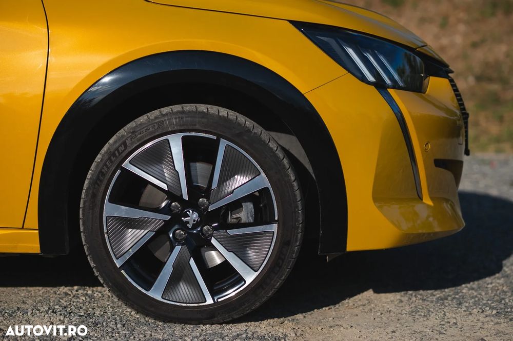 Peugeot 208 e-208 GT-Line - 12