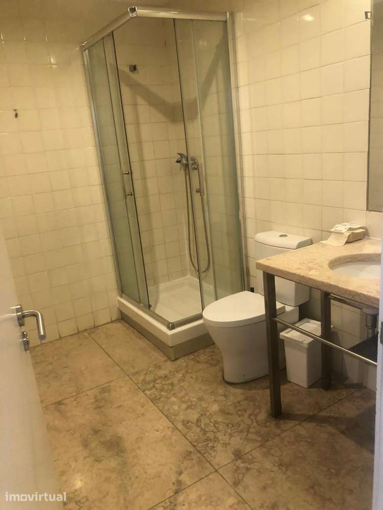 Quarto - localizado em Intendente Lisbon - Grande imagem: 4/14