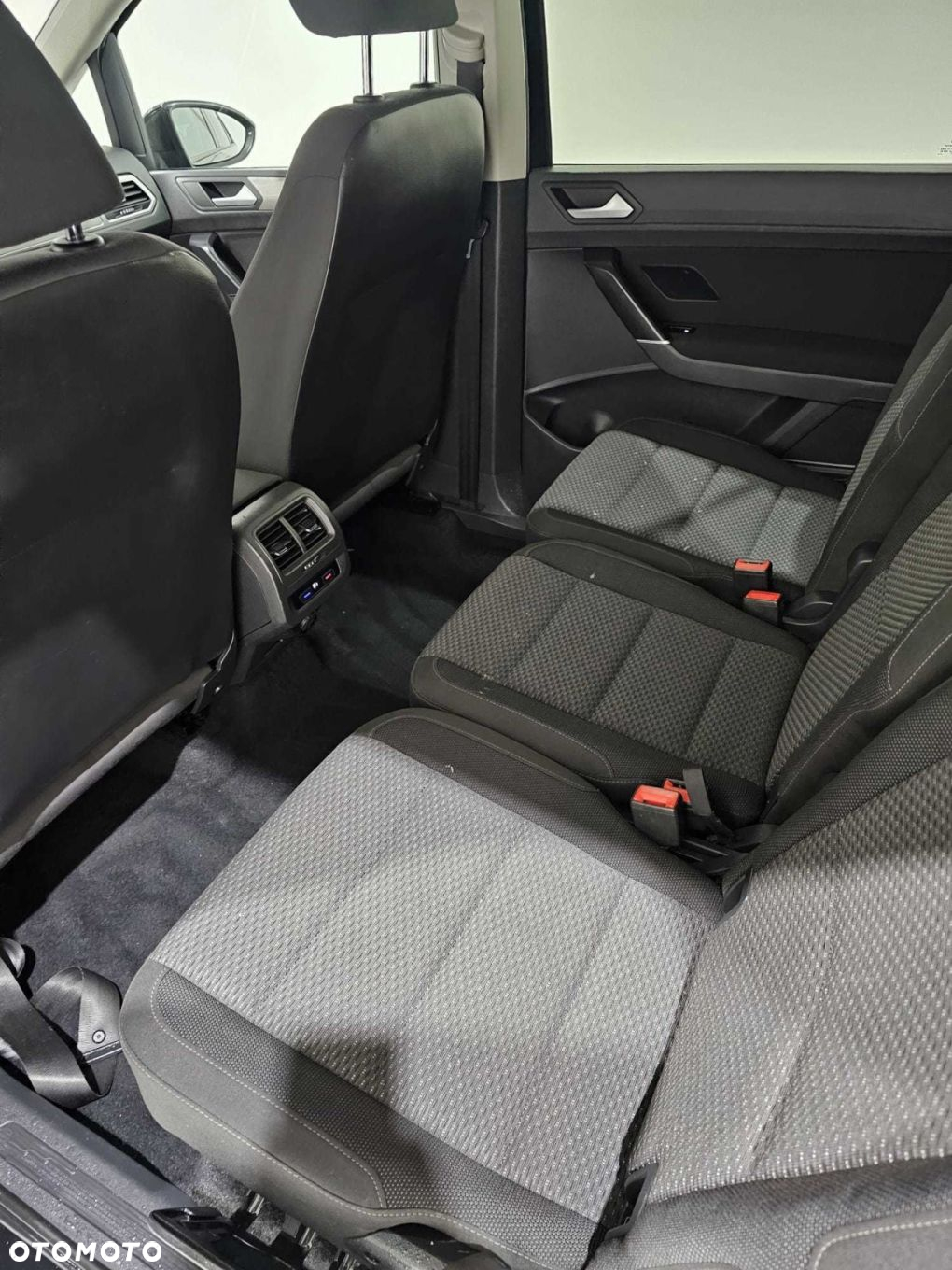 Volkswagen Touran - 16