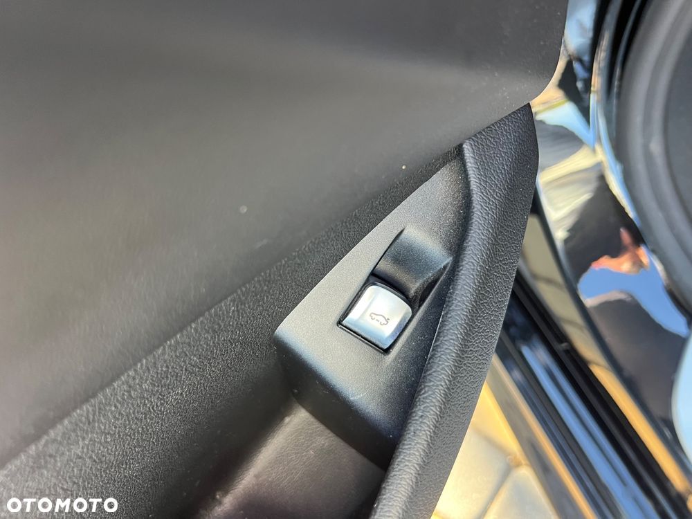 BMW Seria 8 - 34