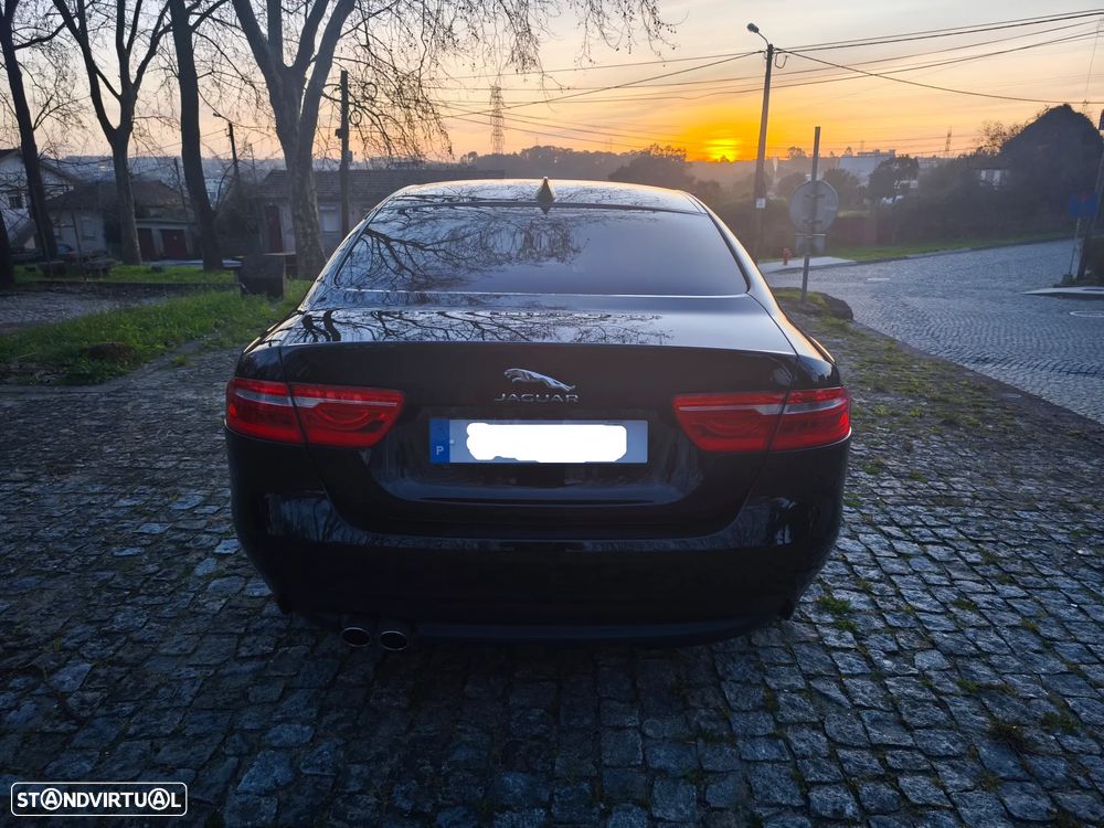 Jaguar XE 2.0 D Prestige Aut. - 3