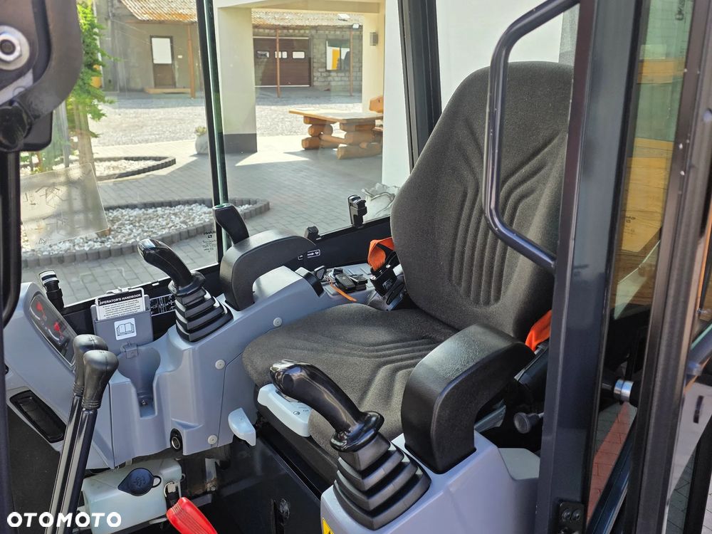 Kubota U 27 - 4 mini koparka Kubota sprowadzona 5 łyżek szybkozłącze piękna w oryginale 1 właściciel najdłuższe ramie long - 6