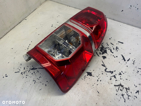 TOYOTA HILLUX VIII LAMPA PRAWY TYŁ