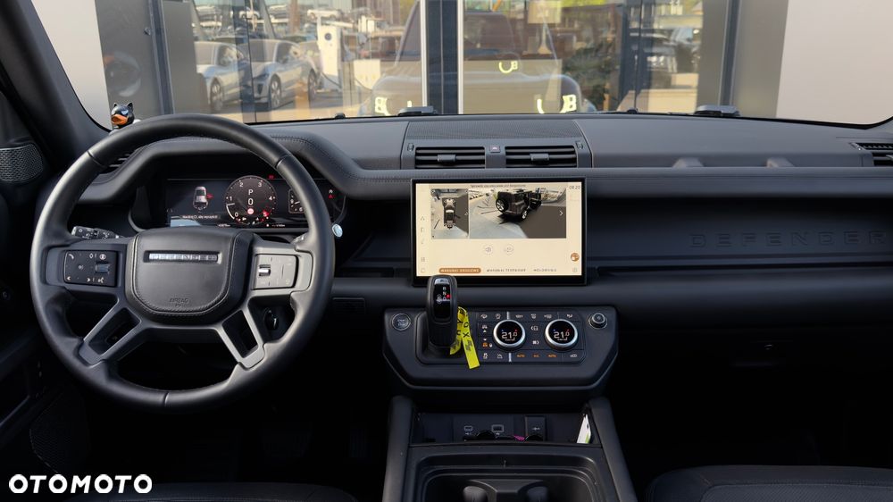 Land Rover Defender - 13