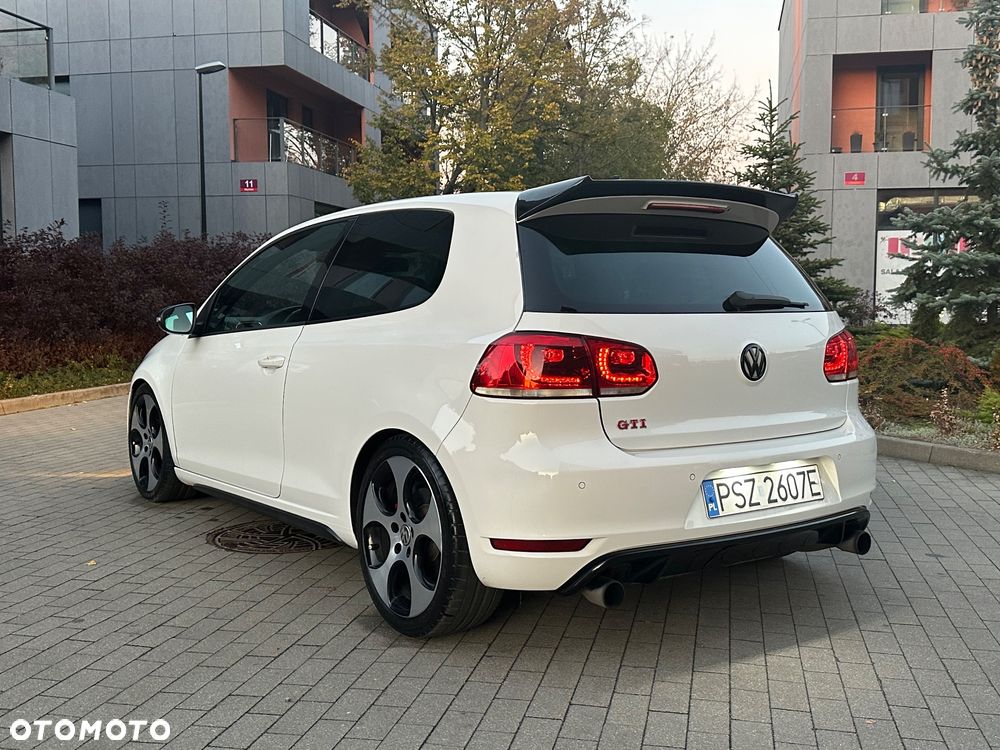 Volkswagen Golf VI 2.0 TSI GTI - 12