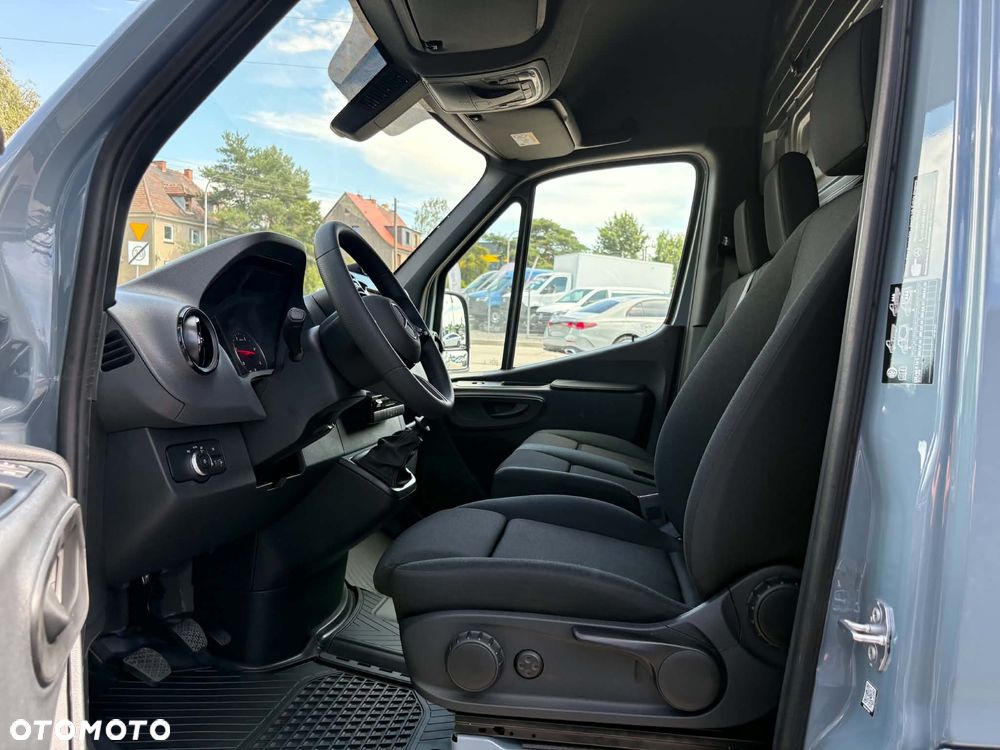 Mercedes-Benz Sprinter - 14