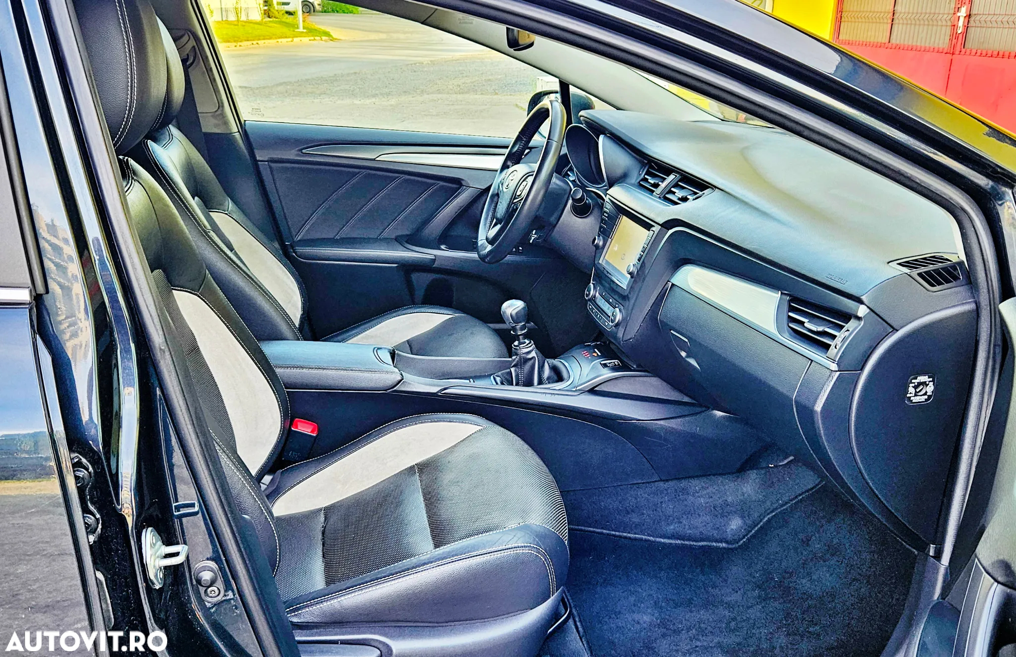 Toyota Avensis 1.6 D-4D Executive - 14