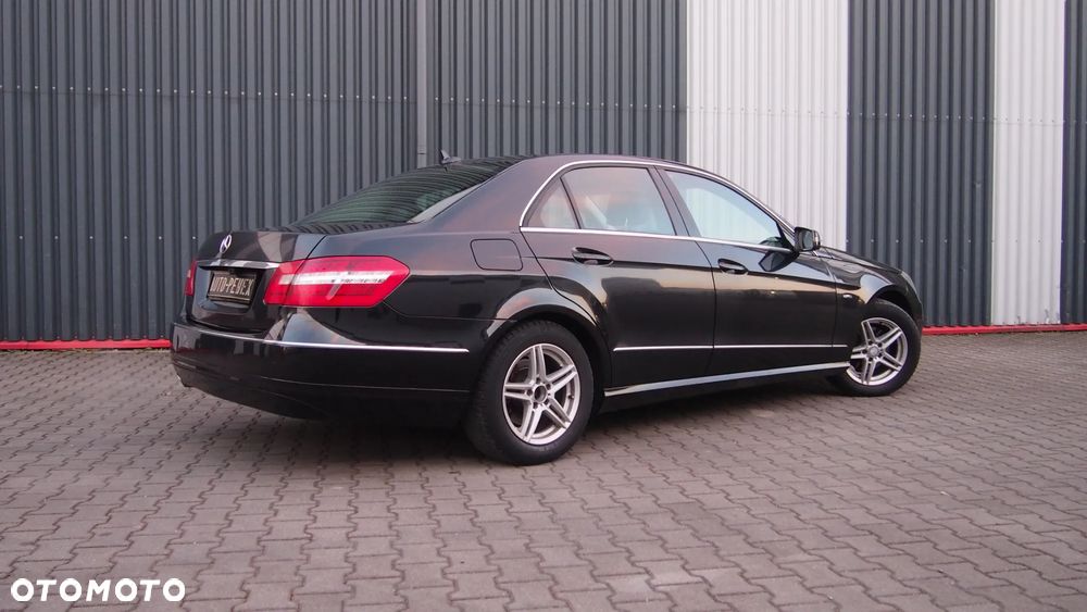 Mercedes-Benz Klasa C 180 Kompressor BlueEFFICIENCY Elegance - 5