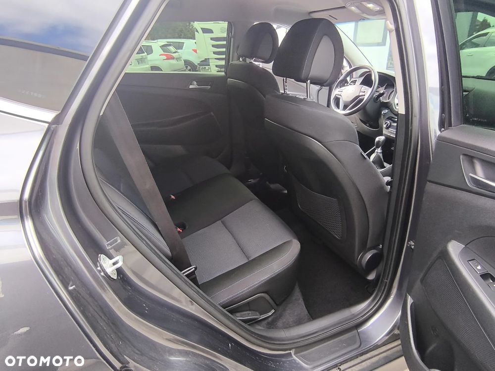 Hyundai Tucson 1.7 CRDI BlueDrive Style 2WD - 24