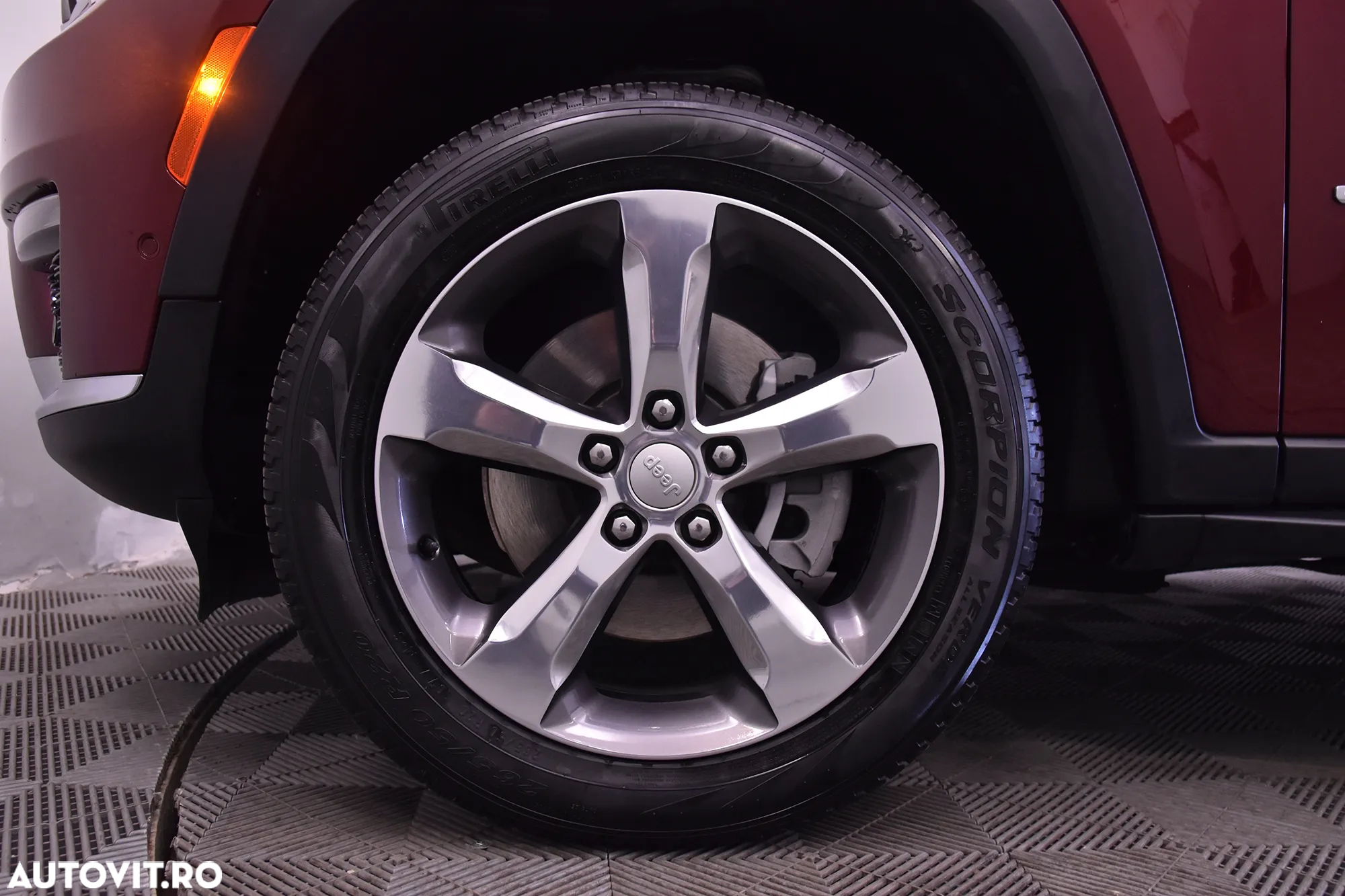 Jeep Grand Cherokee - 14