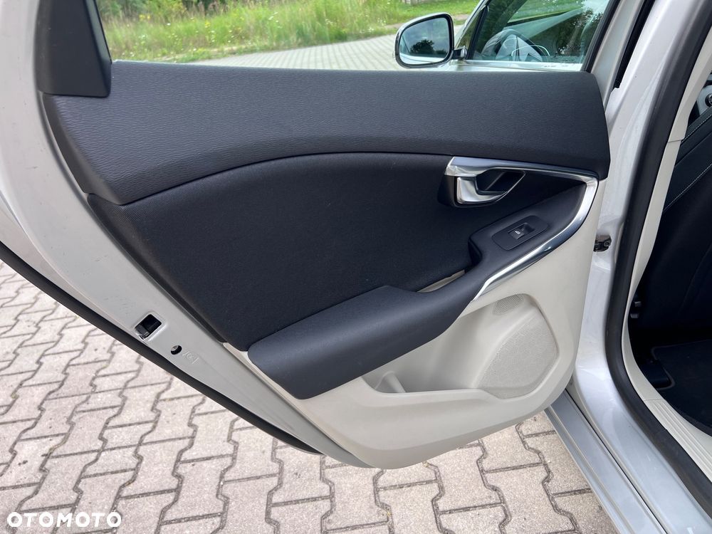 Volvo V40 D2 Momentum - 29