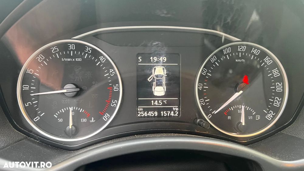 Skoda Octavia 1.6 TDI AMBITION - 9