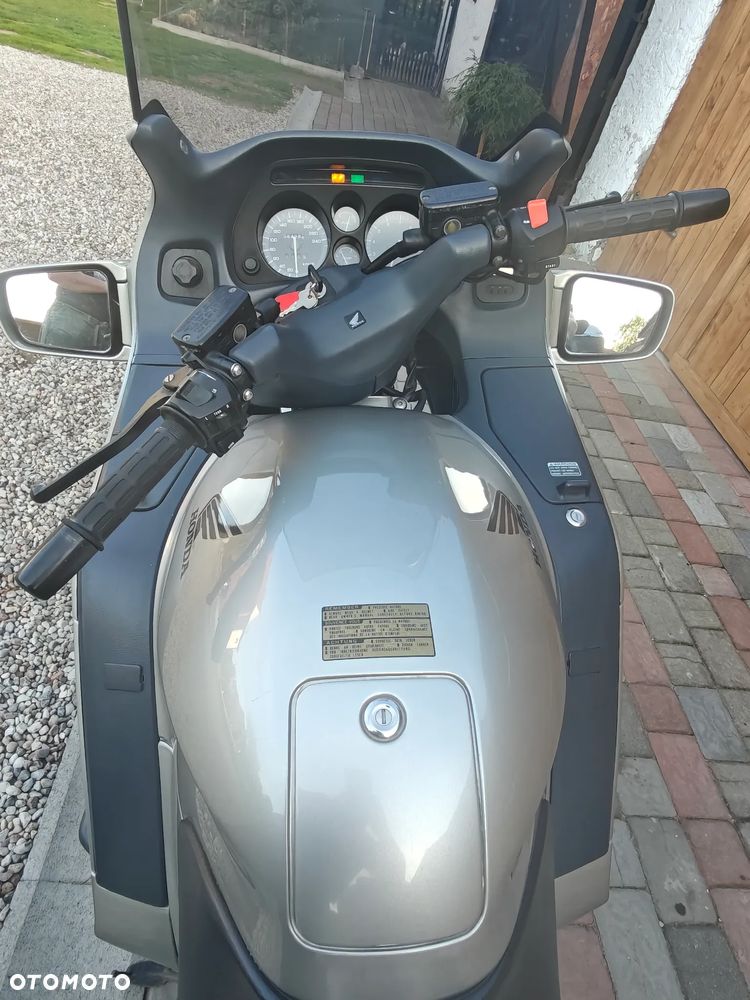 Honda ST - 9