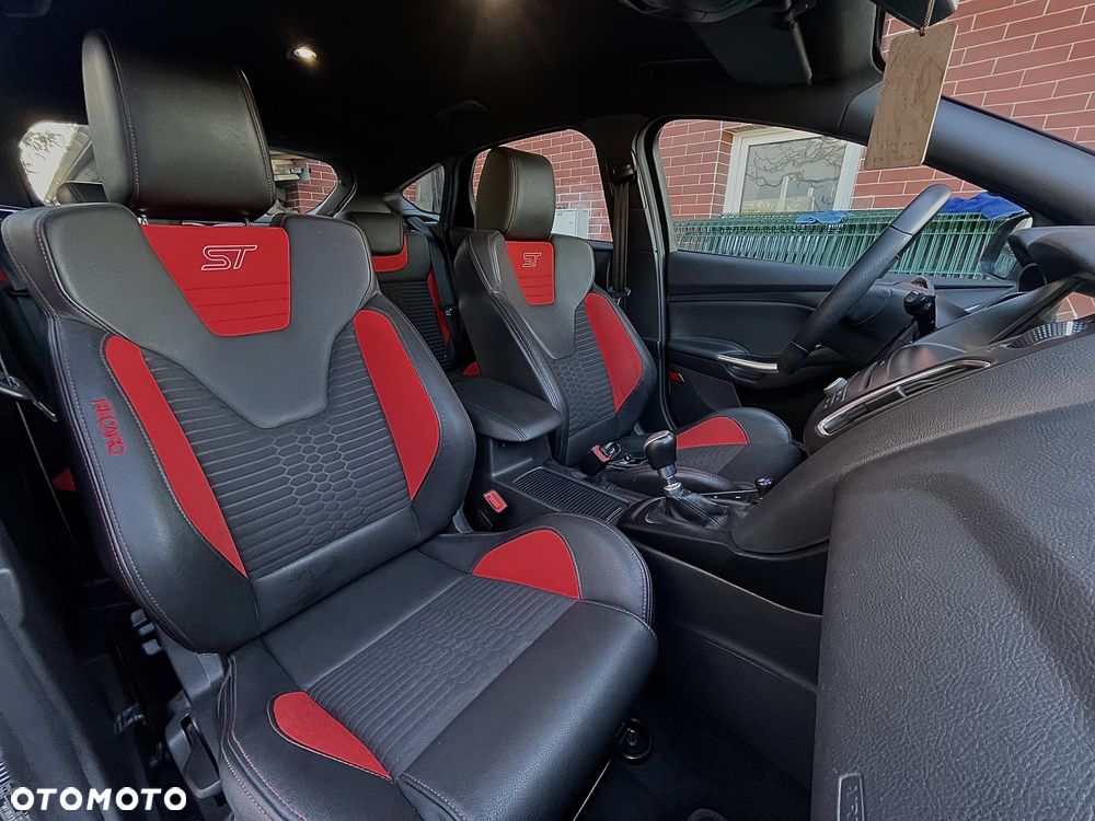 Ford Focus 2.0 EcoBoost ST-2 - 13
