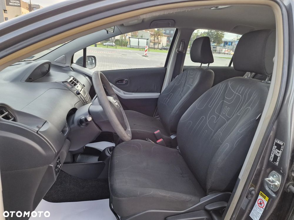 Toyota Yaris 1.0 Premium - 31
