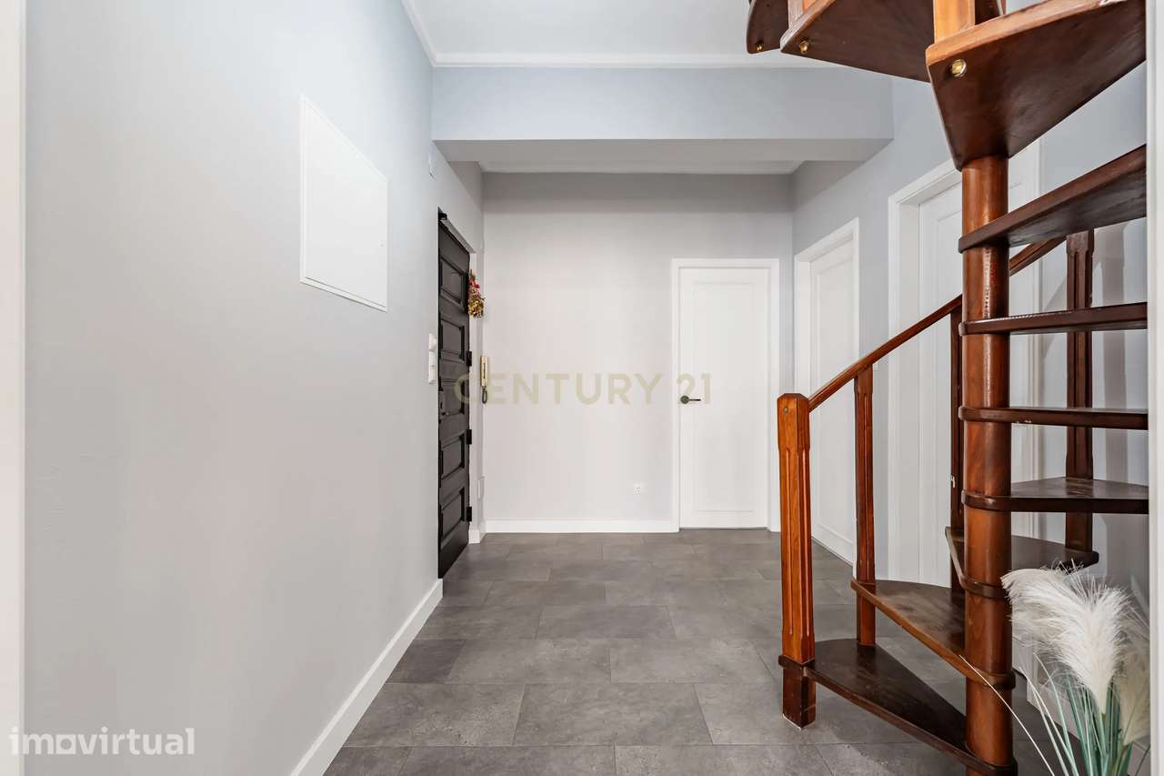Apartamento T5 Renovado com Sótão em Paio Pires - Grande imagem: 3/38