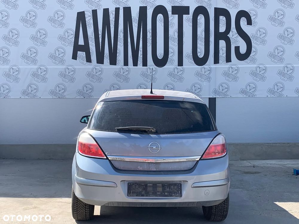 OPEL ASTRA 4737 *SAMOCHÓD NA CZĘŚCI* 2004 MASKA, LAMPA, DRZWI, LUSTERKO, ZDERZAK, GRILL, BŁOTNIK, KLAPA, BELKA, DESKA, FOTELE, KANAPA, ĆWIARTKA KIEROWNICA, TARCZE, ZACISKI, ZAWIESZENIE, KOMPLETNY PRZÓD, KOMPLETNY TYŁ, LICZNIK, ZEGARY, PRAWE LEWE PRZÓD TYŁ - 2