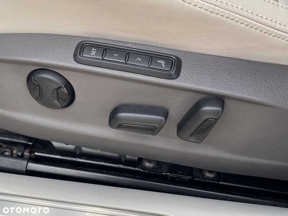 Volkswagen Passat 2.0 TDI Elegance DSG - 22