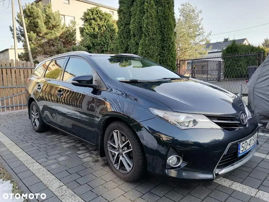 Toyota Auris 1.4 D-4D Premium + EU5 - 16
