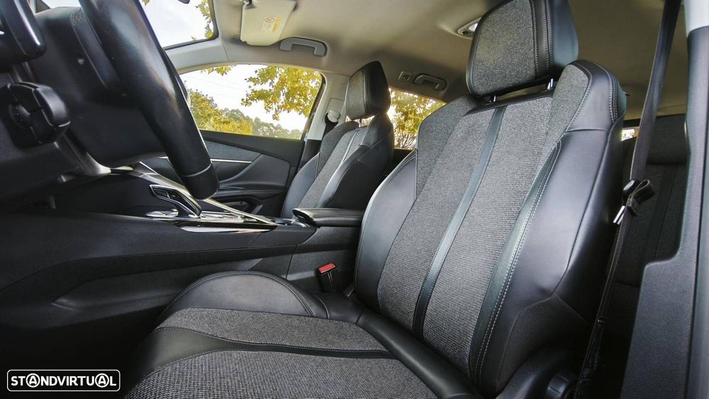 Peugeot 5008 1.5 BlueHDi Allure Pack EAT8 - 33