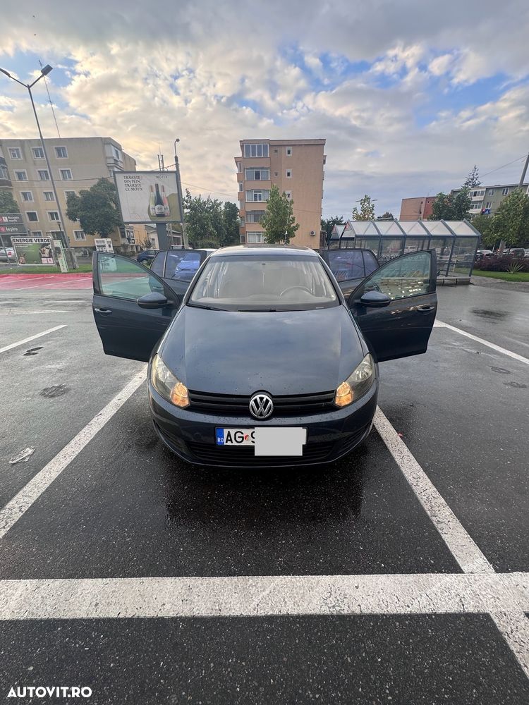 Volkswagen Golf - 1