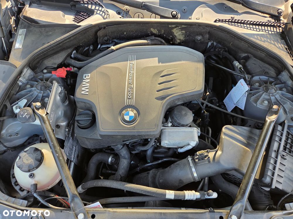 BMW Seria 5 528i Luxury Line - 22