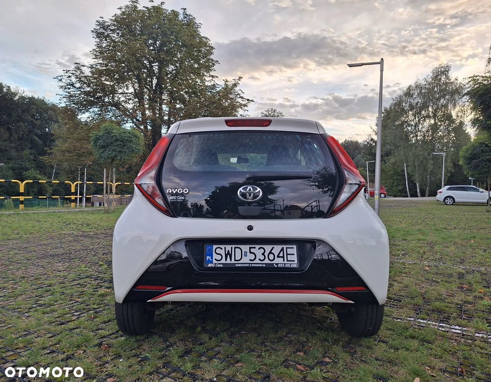 Toyota Aygo x-play connect - 8